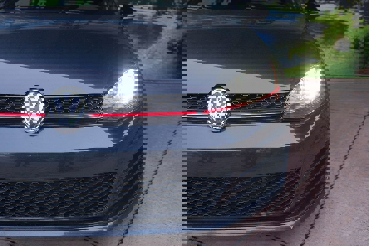 Used 2017 Volkswagen GTI Sport image 41