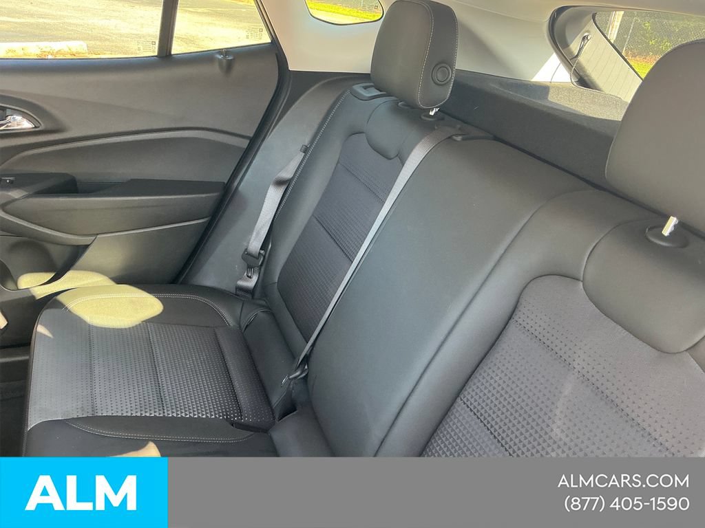 Used 2025 Chevrolet Trax LT FWD image 14