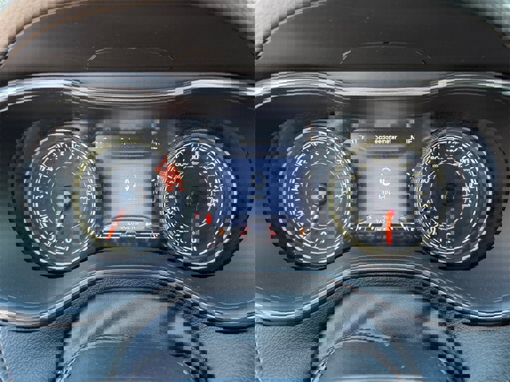 Used 2021 Jeep Cherokee Latitude Lux w/ Comfort/Convenience Group image 18