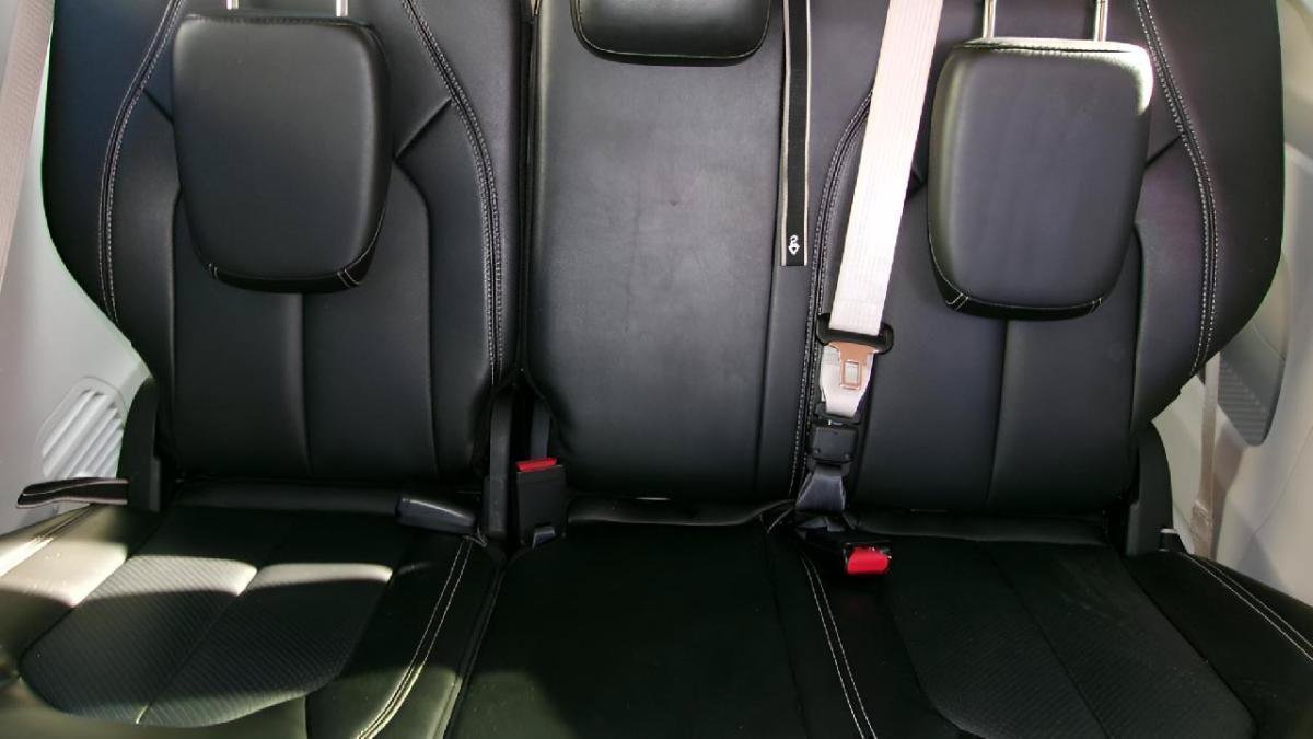 Used 2024 Chrysler Pacifica Touring-L FWD image 11