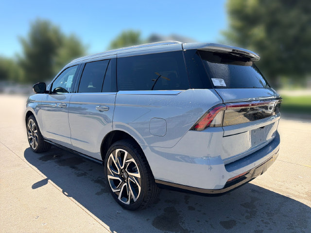 New 2026 Lincoln Navigator Reserve AWD/4WD image 9