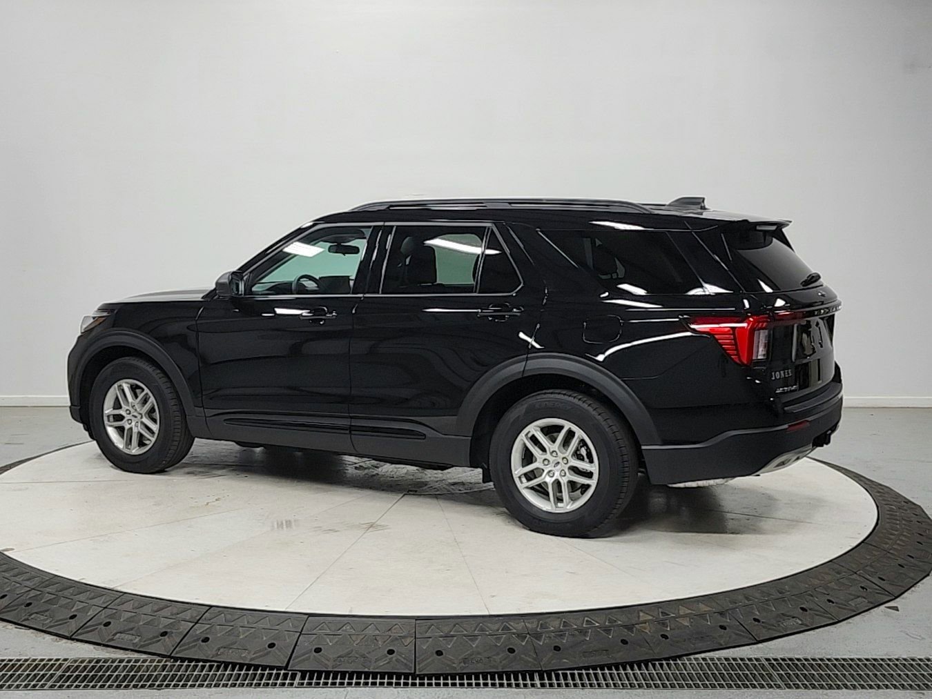 New 2026 Ford Explorer Active w/ Active Comfort Package image 5