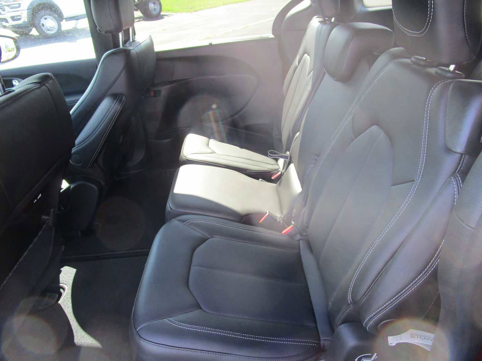 New 2026 Chrysler Pacifica Select FWD image 16