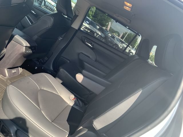 Used 2023 Toyota Highlander XLE FWD image 10
