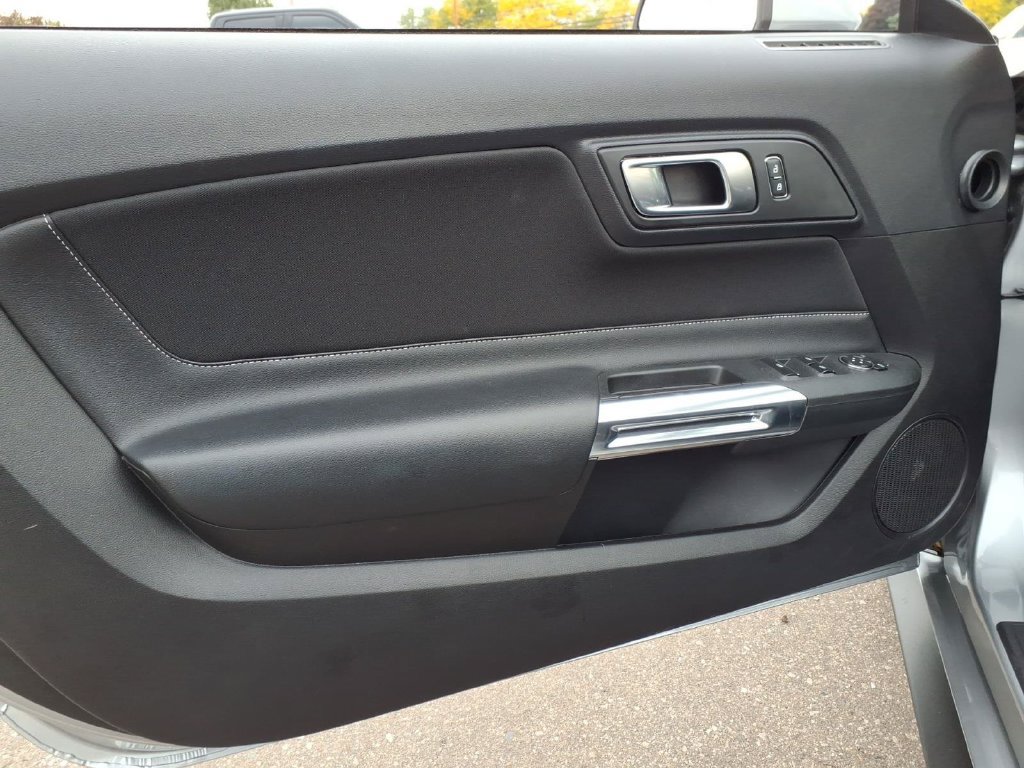 Used 2022 Ford Mustang Convertible RWD image 13