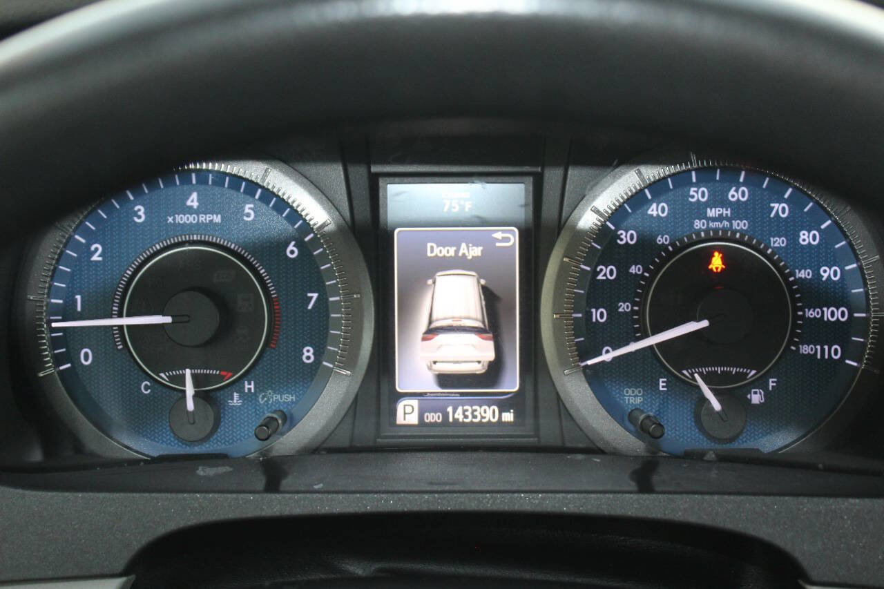 Used 2018 Toyota Sienna L image 23