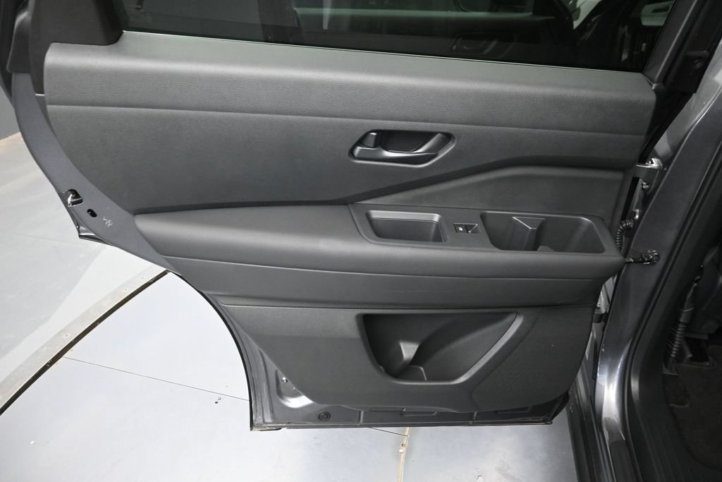 Used 2025 Nissan Pathfinder SV AWD/4WD image 26