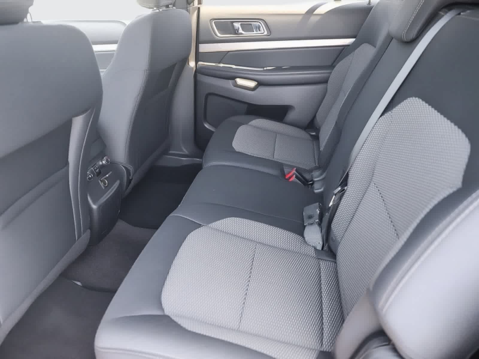 Used 2018 Ford Explorer XLT w/ Equipment Group 201A AWD/4WD image 20