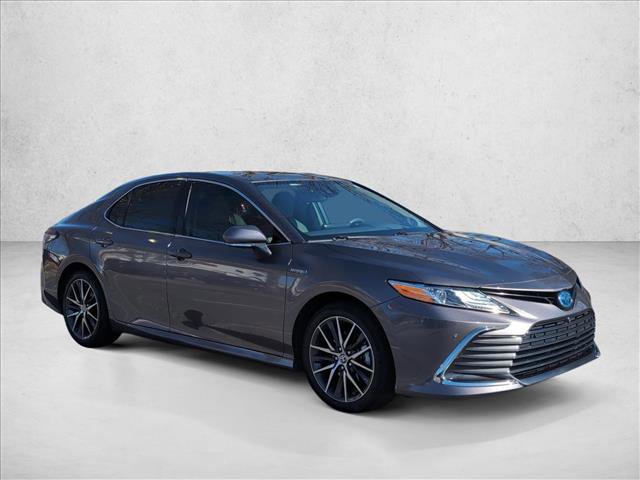 Used 2021 Toyota Camry XLE image 3