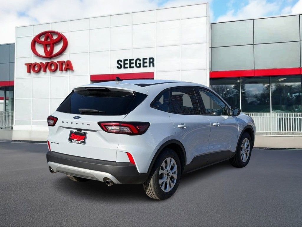 Used 2025 Ford Escape Active FWD image 3