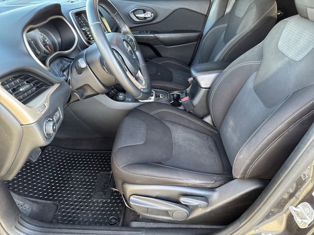 Used 2016 Jeep Cherokee Latitude w/ Cold Weather Group image 6