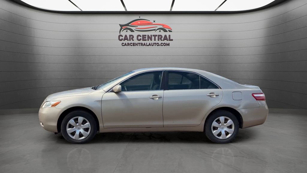 Used 2009 Toyota Camry CE FWD image 2