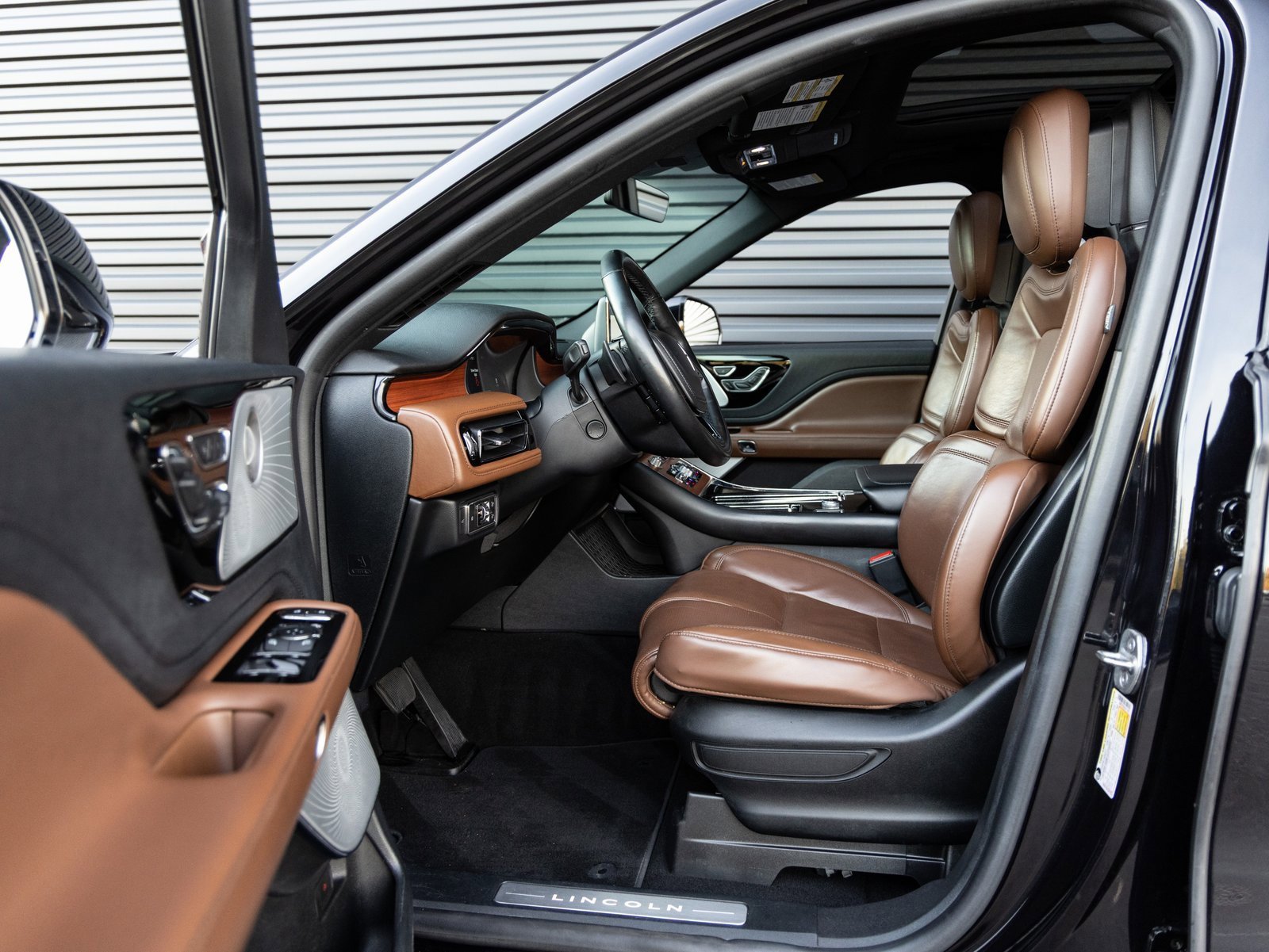 Used 2020 Lincoln Aviator Reserve w/ Equipment Group 202A image 22