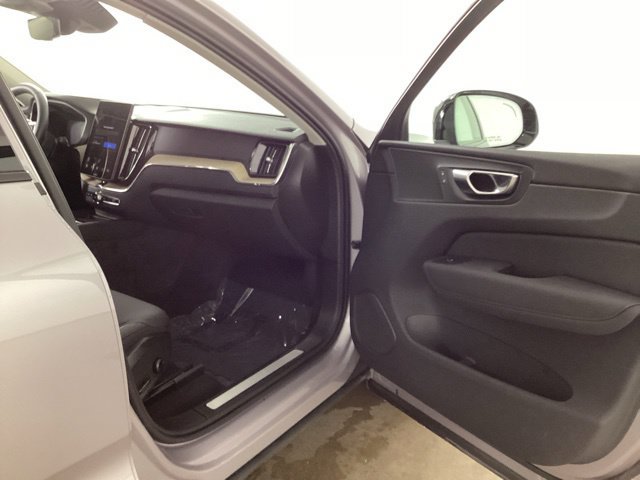 Used 2026 Volvo XC60 B5 Plus w/ Protection Package Premier AWD/4WD image 17