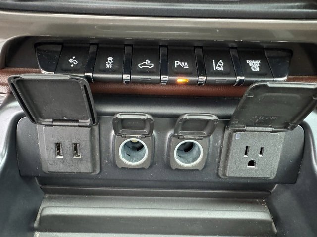 Used 2016 Chevrolet Silverado 3500 High Country w/ Duramax Plus Package image 17