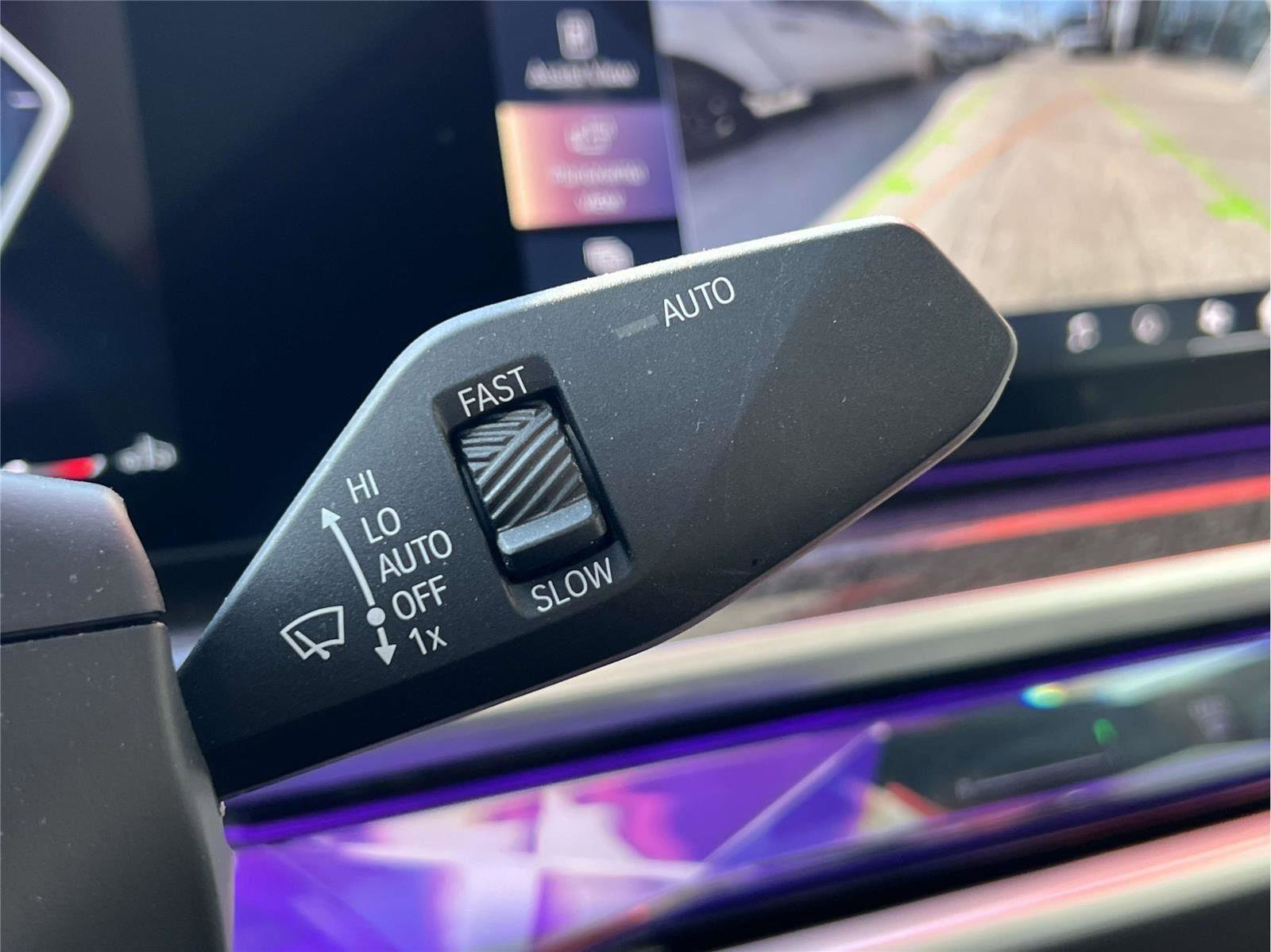 Used 2024 BMW 740i xDrive image 25