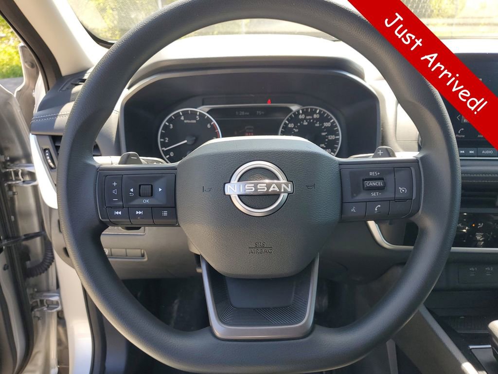 Used 2025 Nissan Rogue S AWD/4WD image 22