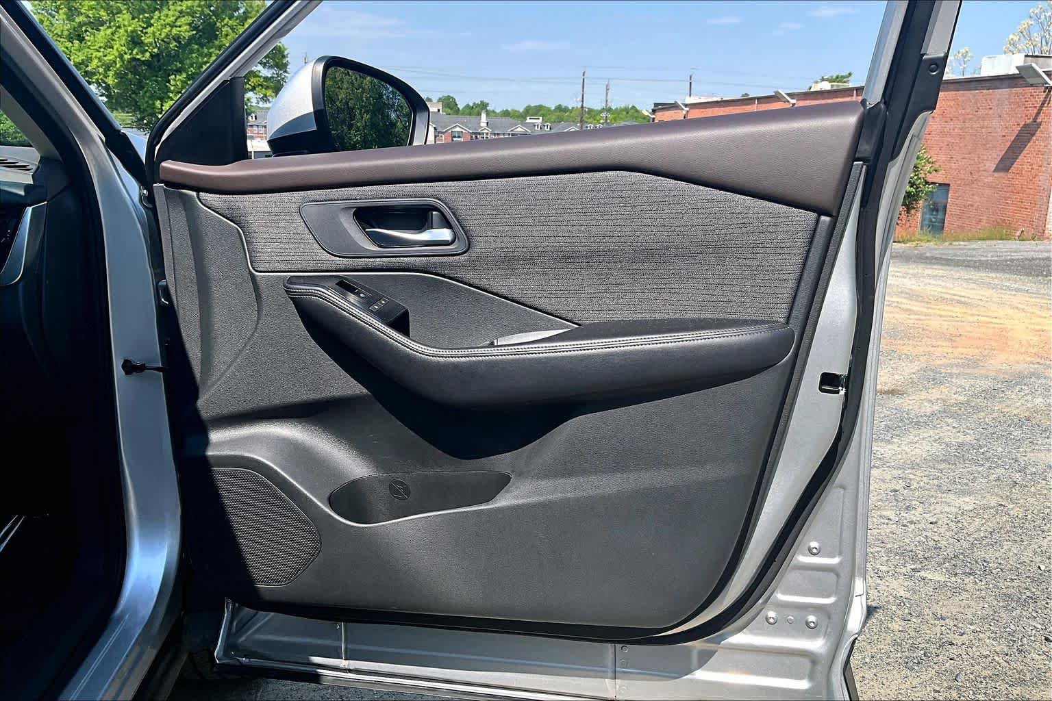 Used 2022 Nissan Rogue SV FWD image 23