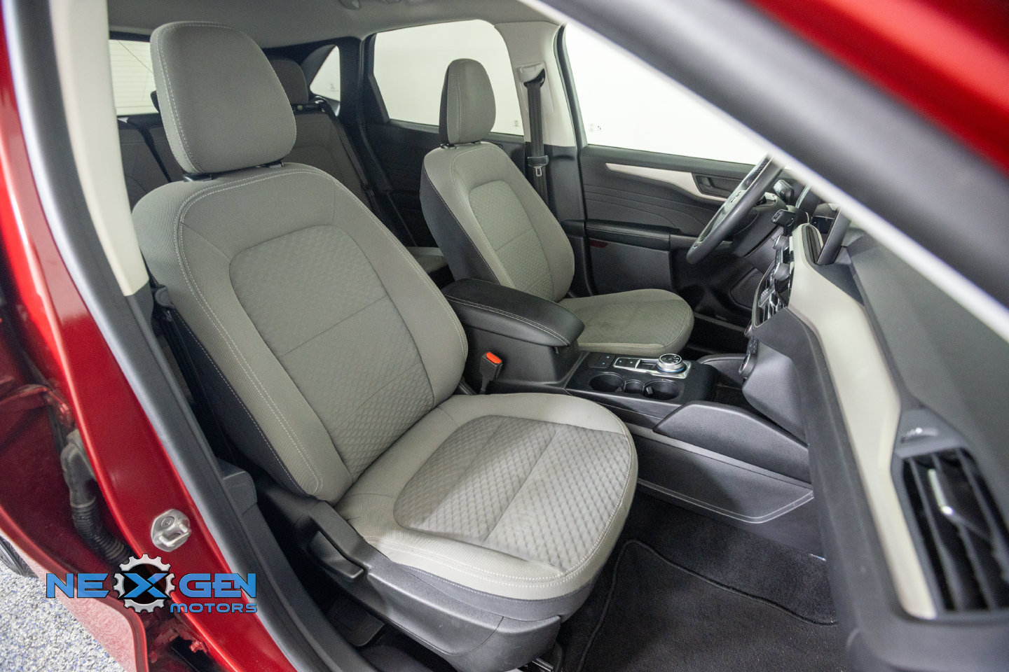 Used 2022 Ford Escape SE w/ SE Sport Appearance Package FWD image 47