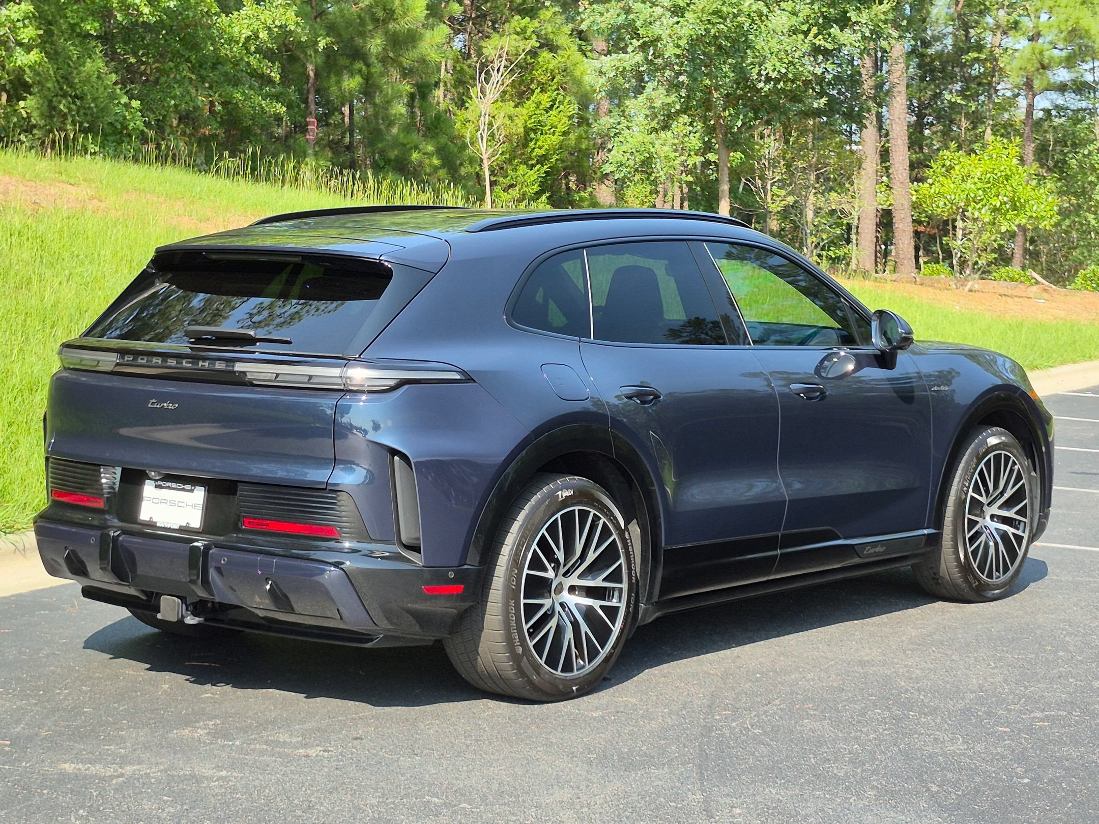 New 2026 Porsche Cayenne Turbo Electric AWD/4WD image 31