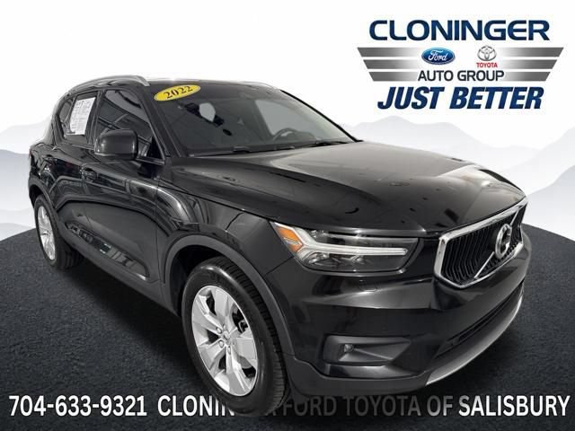 Used 2022 Volvo XC40 T5 Momentum