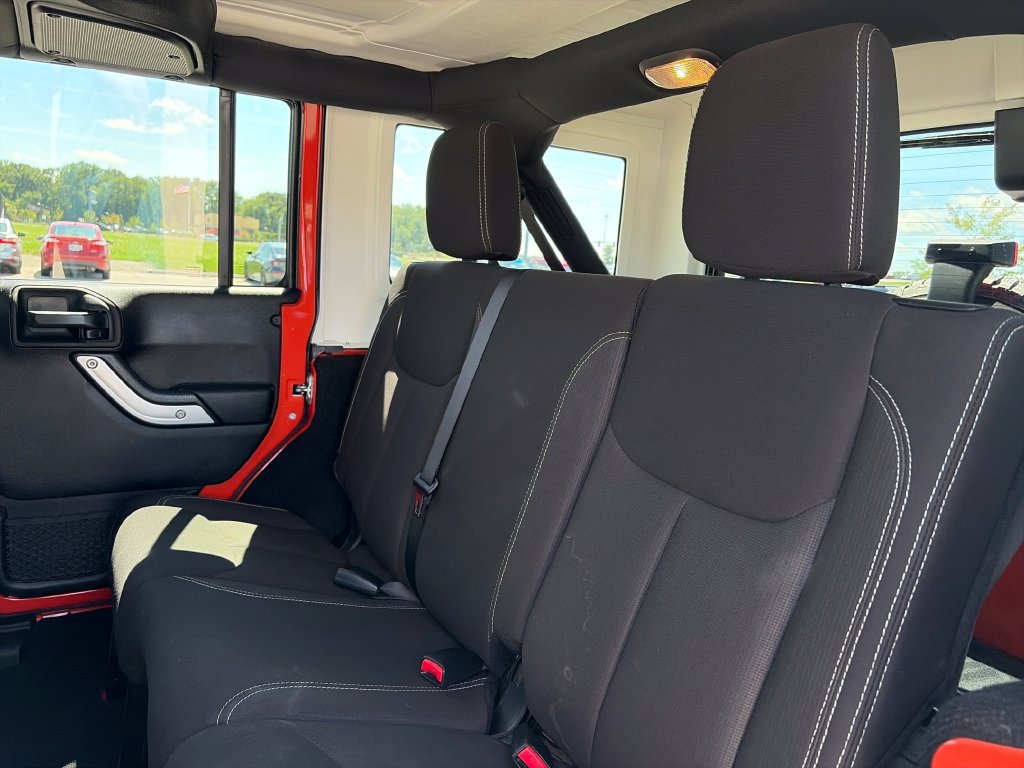 Used 2015 Jeep Wrangler Unlimited Sahara w/ Connectivity Group AWD/4WD image 29