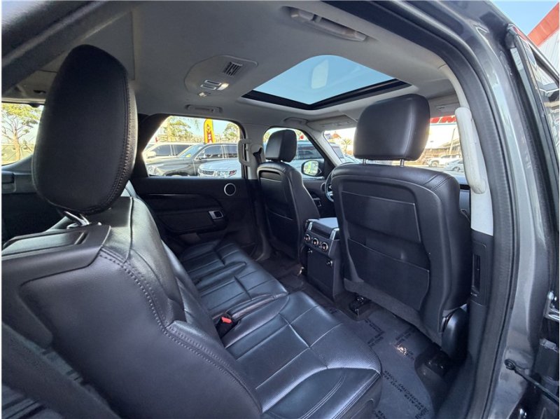 Used 2019 Land Rover Discovery SE AWD/4WD image 28