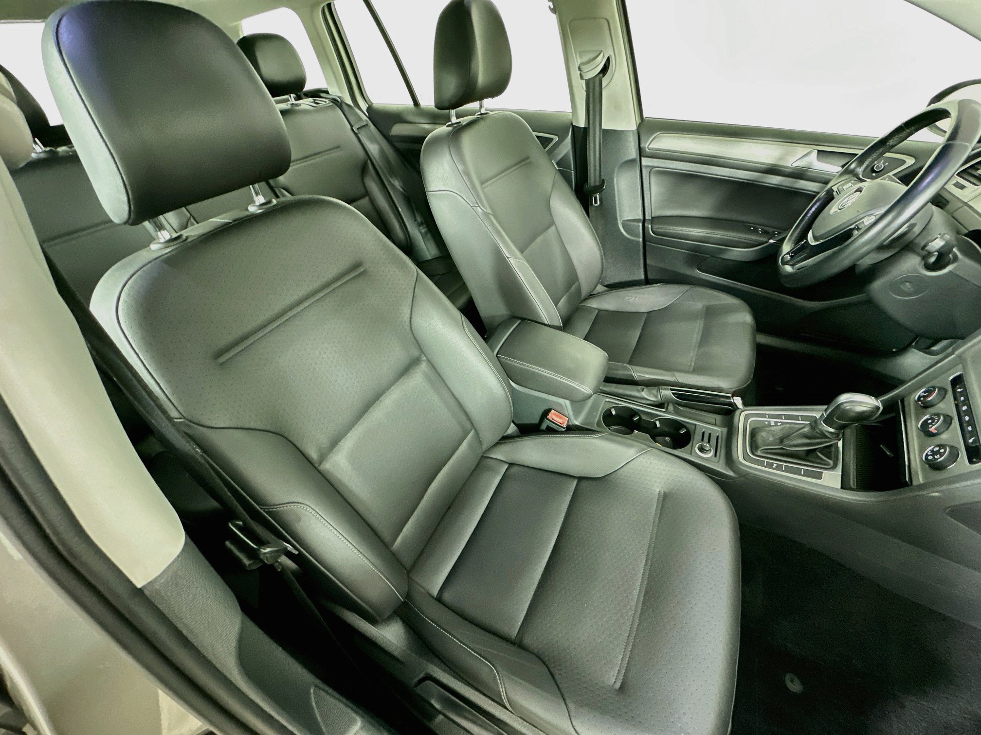 Used 2015 Volkswagen Golf TDI SE FWD image 31