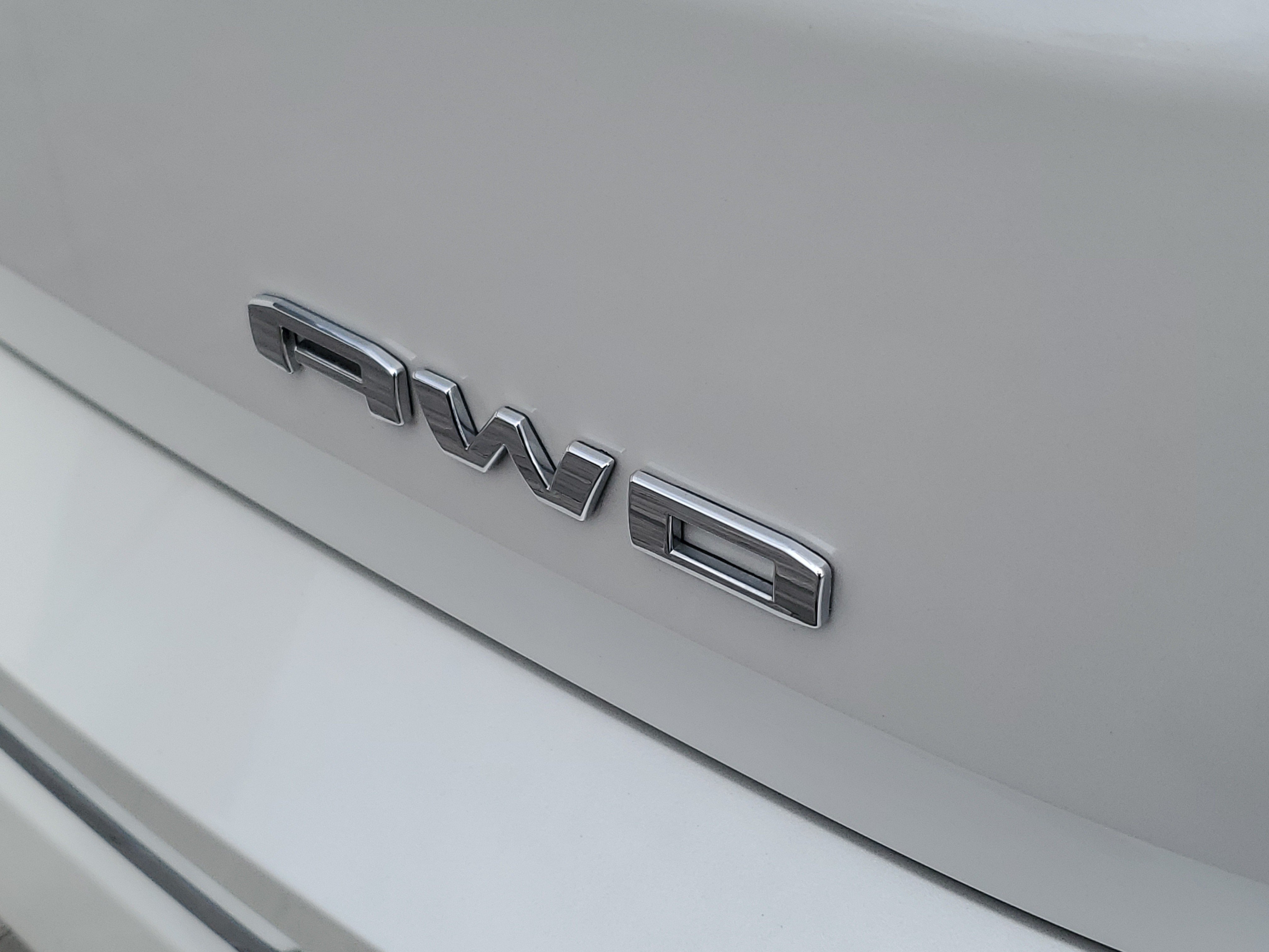 Used 2024 GMC Terrain Denali w/ Denali Premium Package AWD/4WD image 9