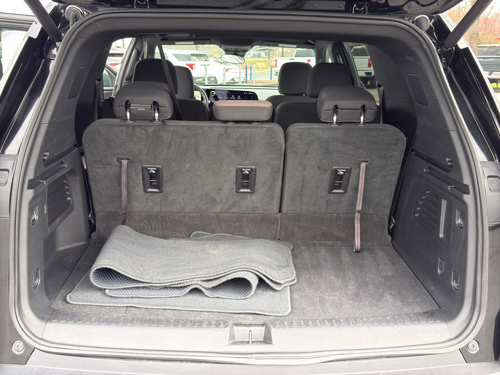 Used 2025 Chevrolet Traverse LT image 29