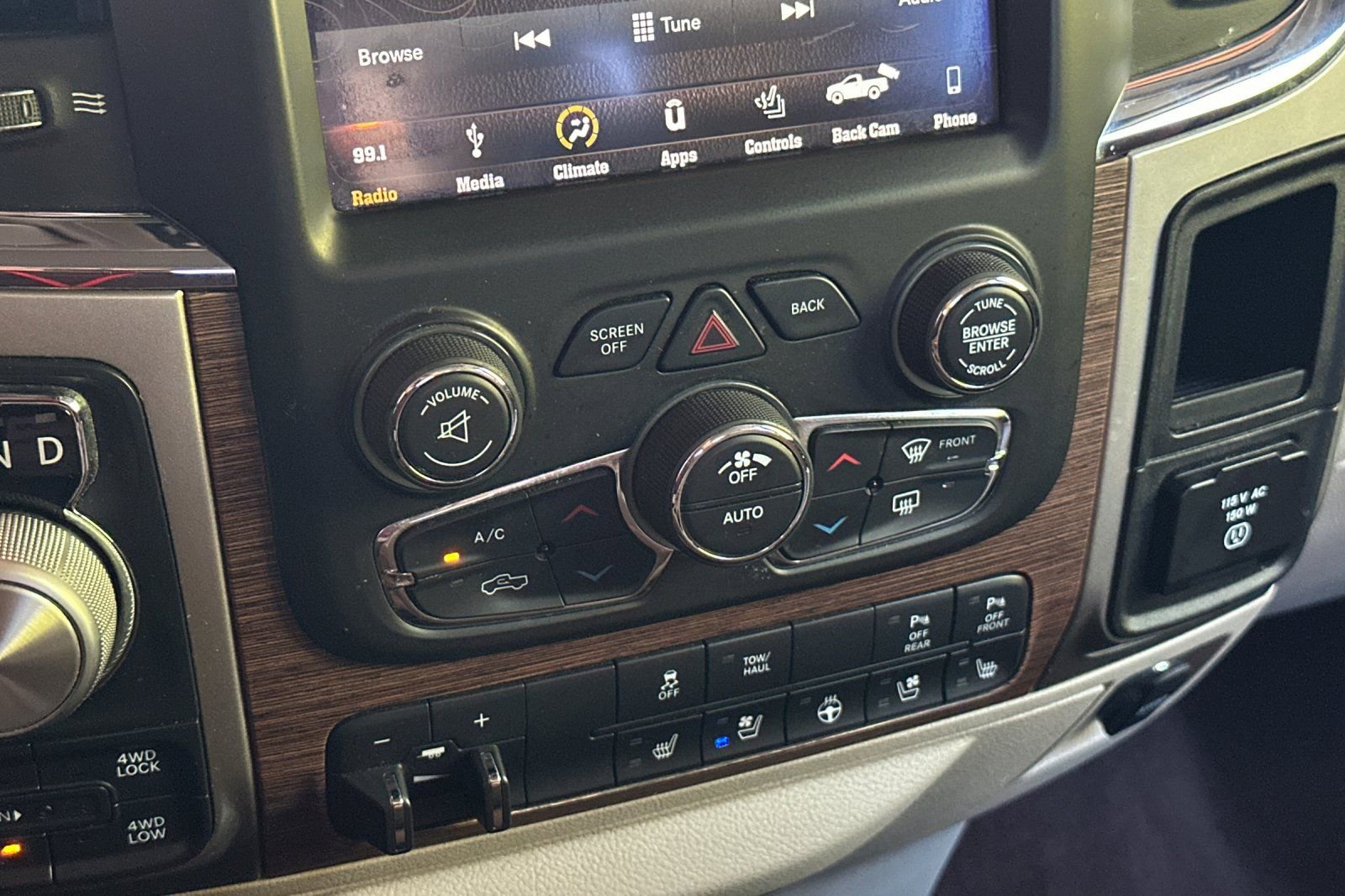 Used 2018 RAM 1500 Laramie w/ Convenience Group AWD/4WD image 20