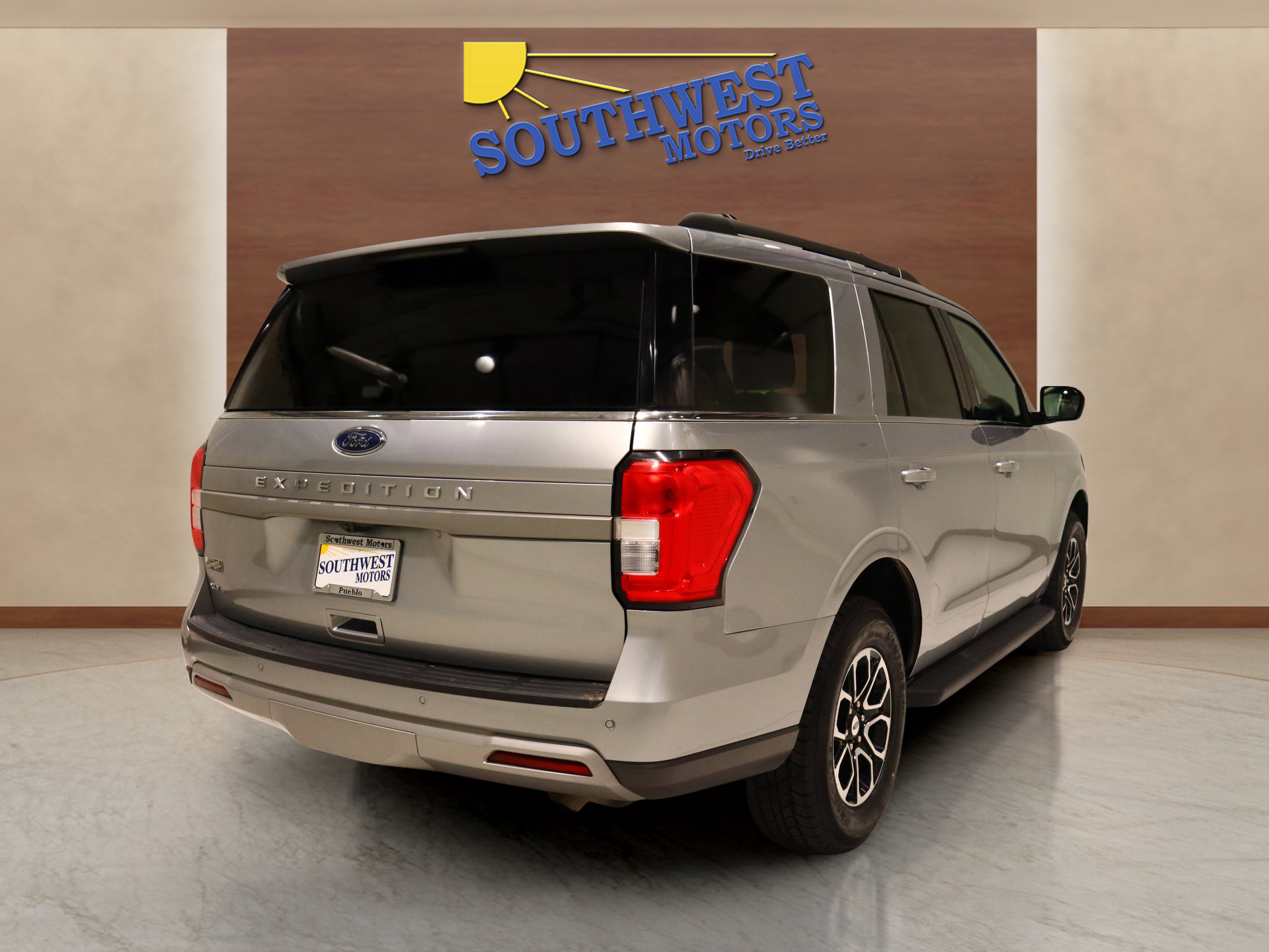 Used 2024 Ford Expedition XLT image 4