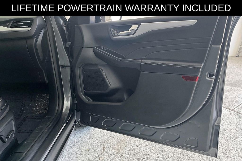 Used 2025 Ford Escape Platinum AWD/4WD image 24