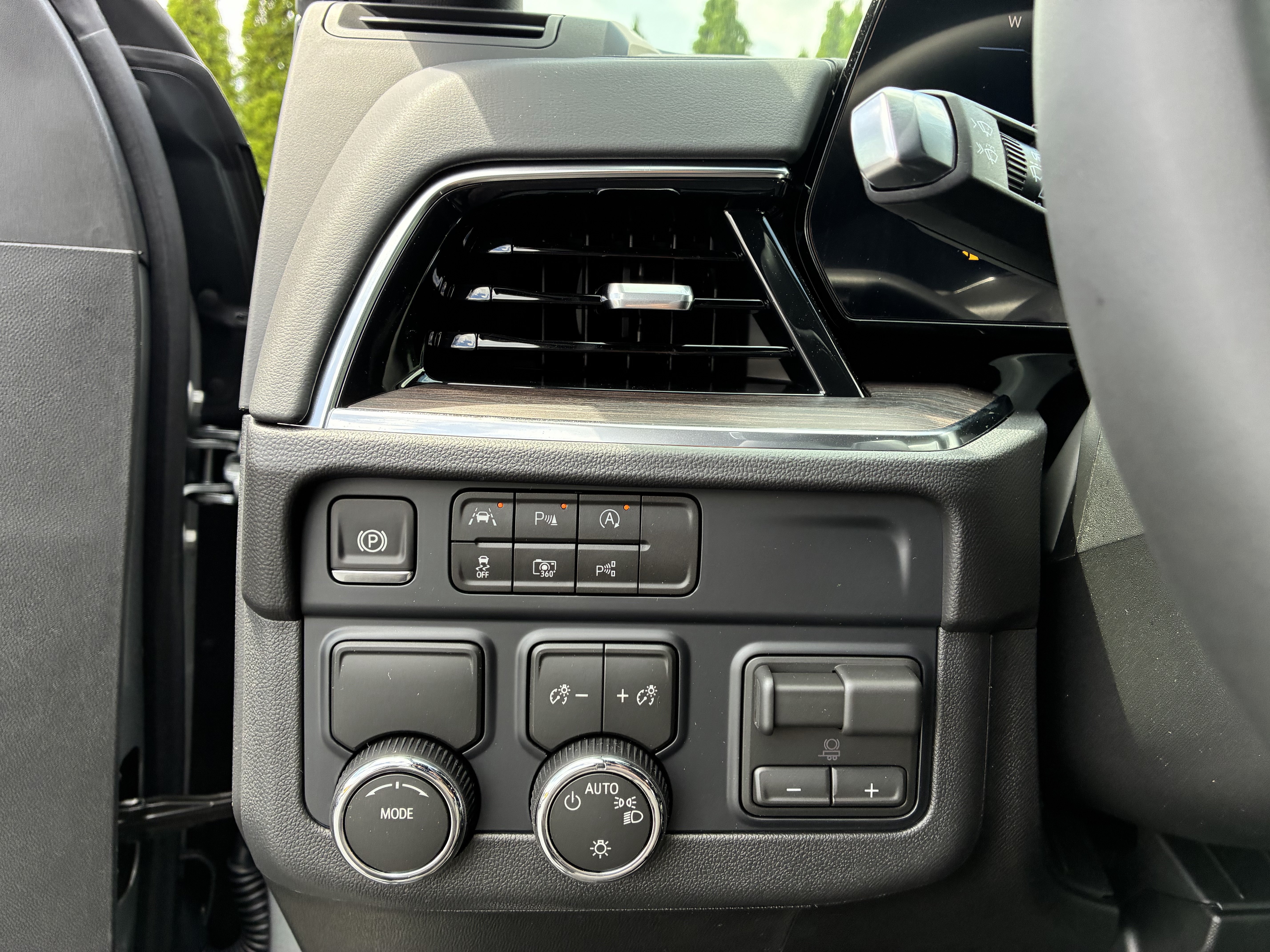 New 2026 Chevrolet Suburban LS w/ Max Trailering Package RWD image 26