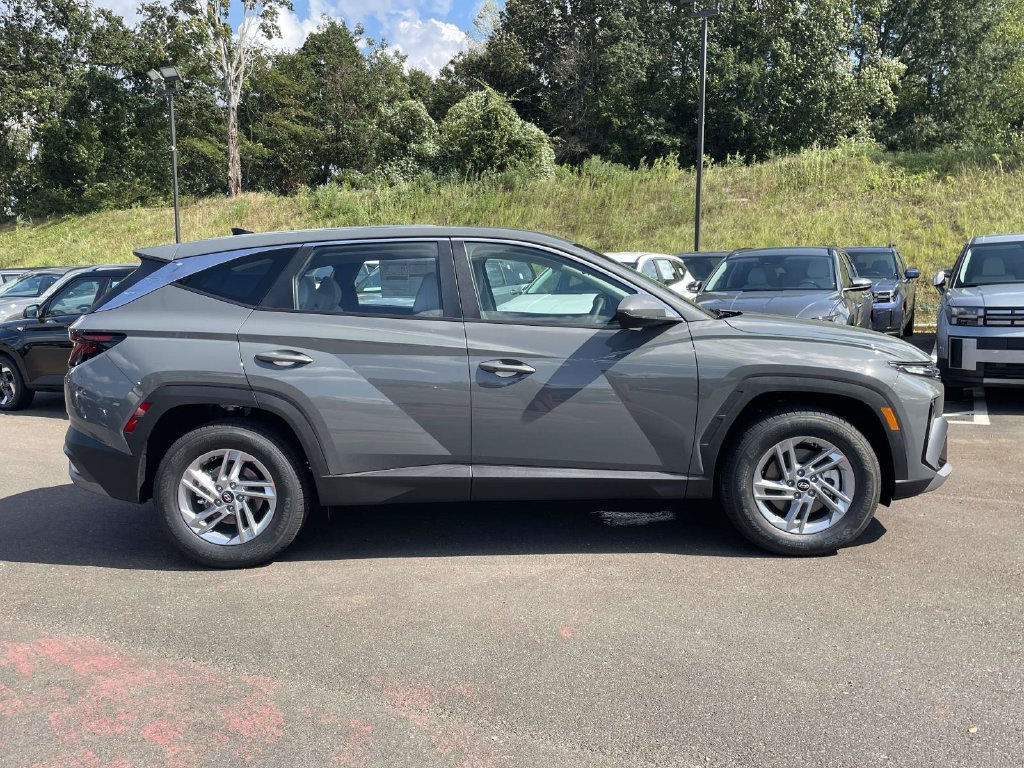 New 2026 Hyundai Tucson SE FWD image 2