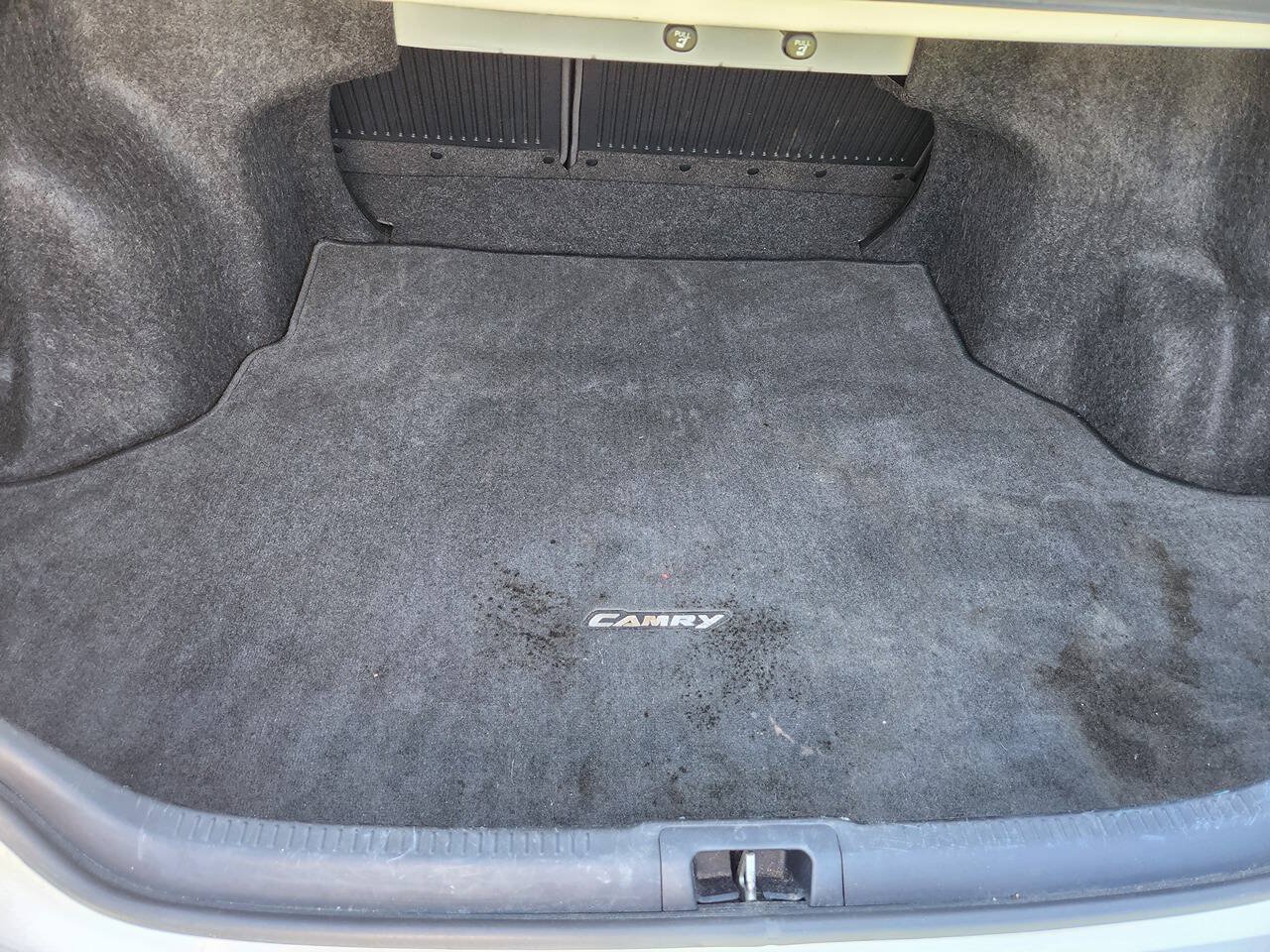 Used 2015 Toyota Camry LE FWD image 13