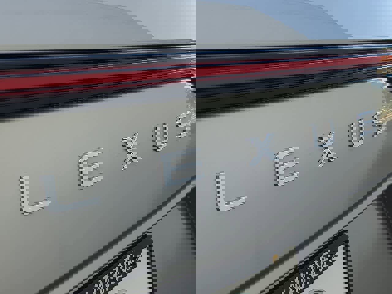 Used 2025 Lexus LX 600 4WD w/ Premium Package image 12