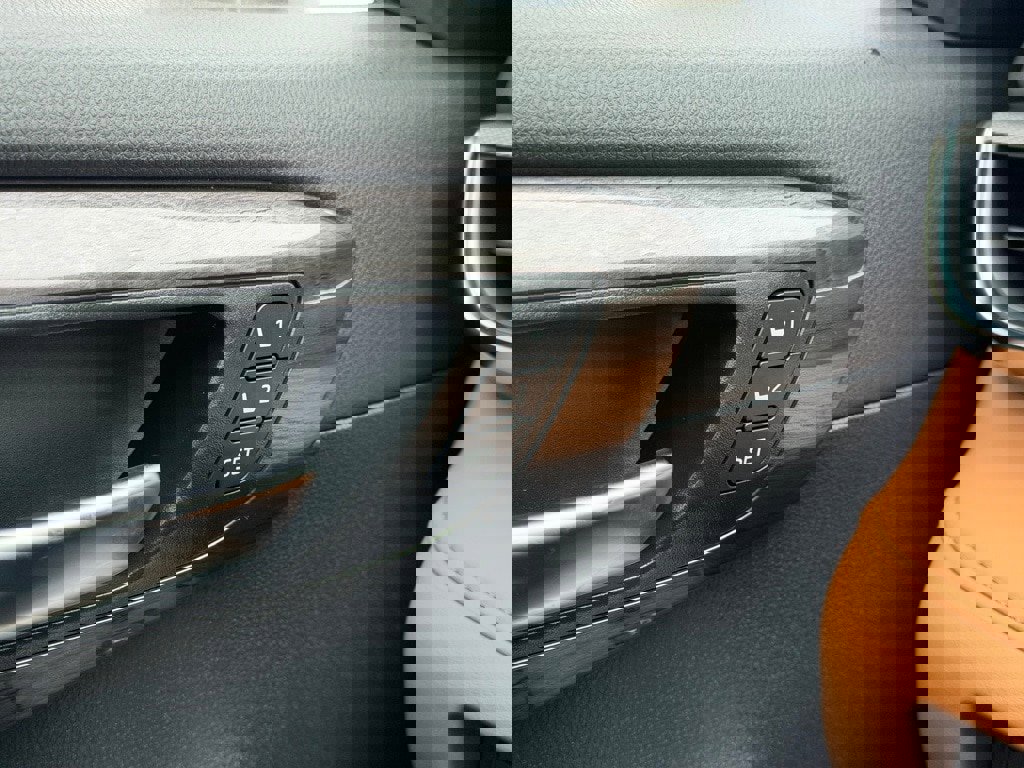 New 2026 Toyota Highlander Platinum image 18