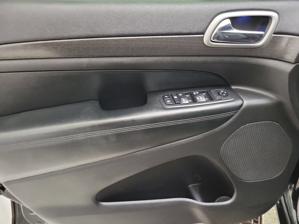 Used 2018 Jeep Grand Cherokee Altitude AWD/4WD image 19