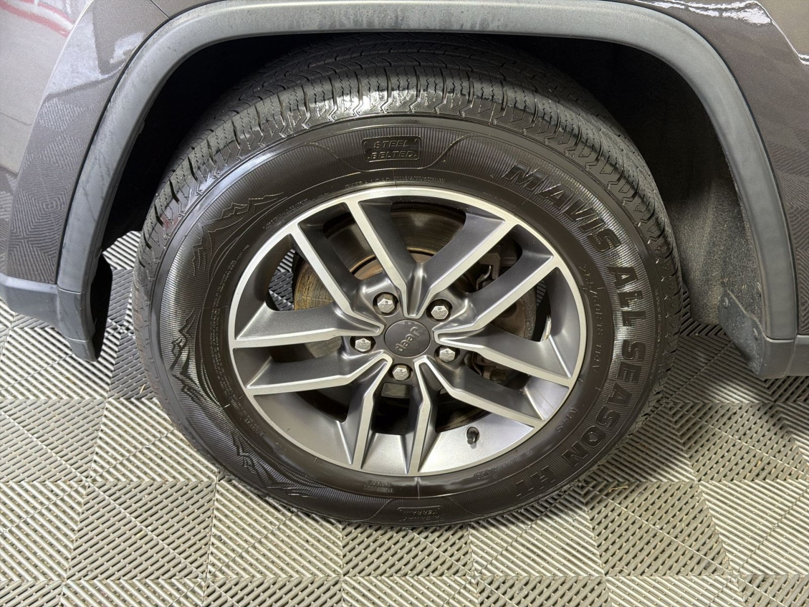 Used 2020 Jeep Grand Cherokee Limited AWD/4WD image 12