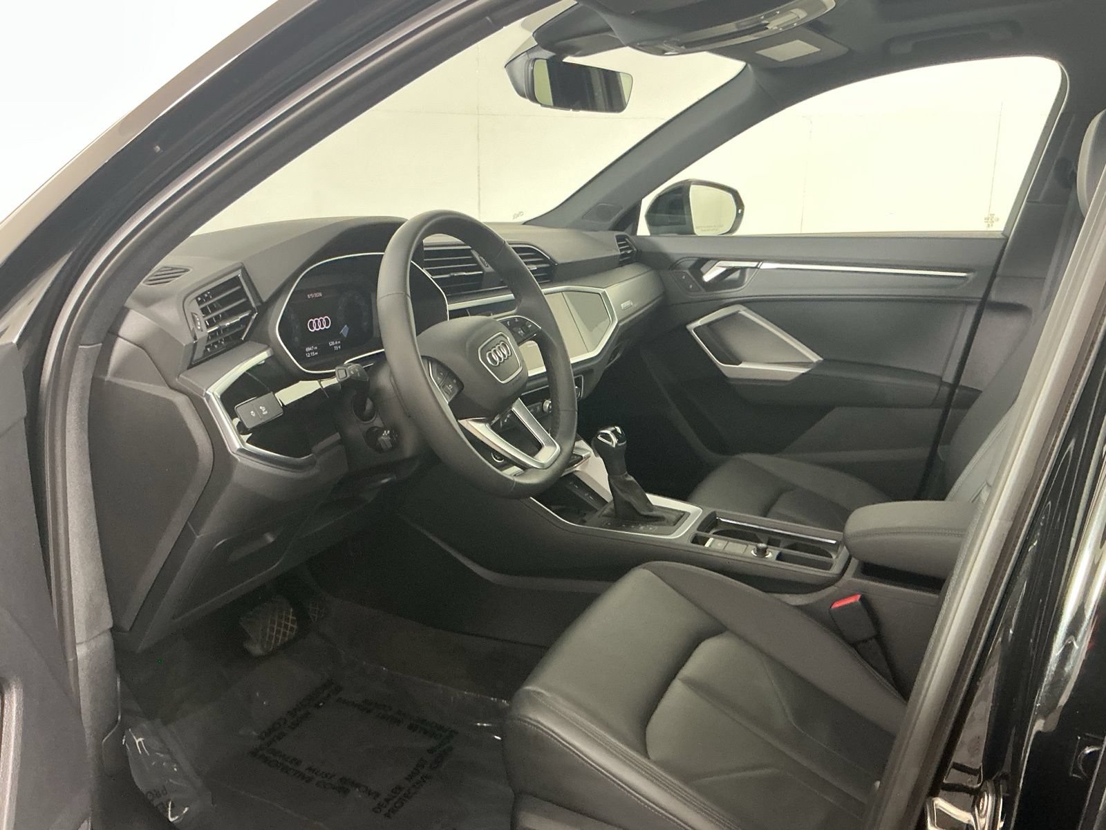 Used 2025 Audi Q3 2.0T Premium w/ Convenience Package AWD/4WD image 11