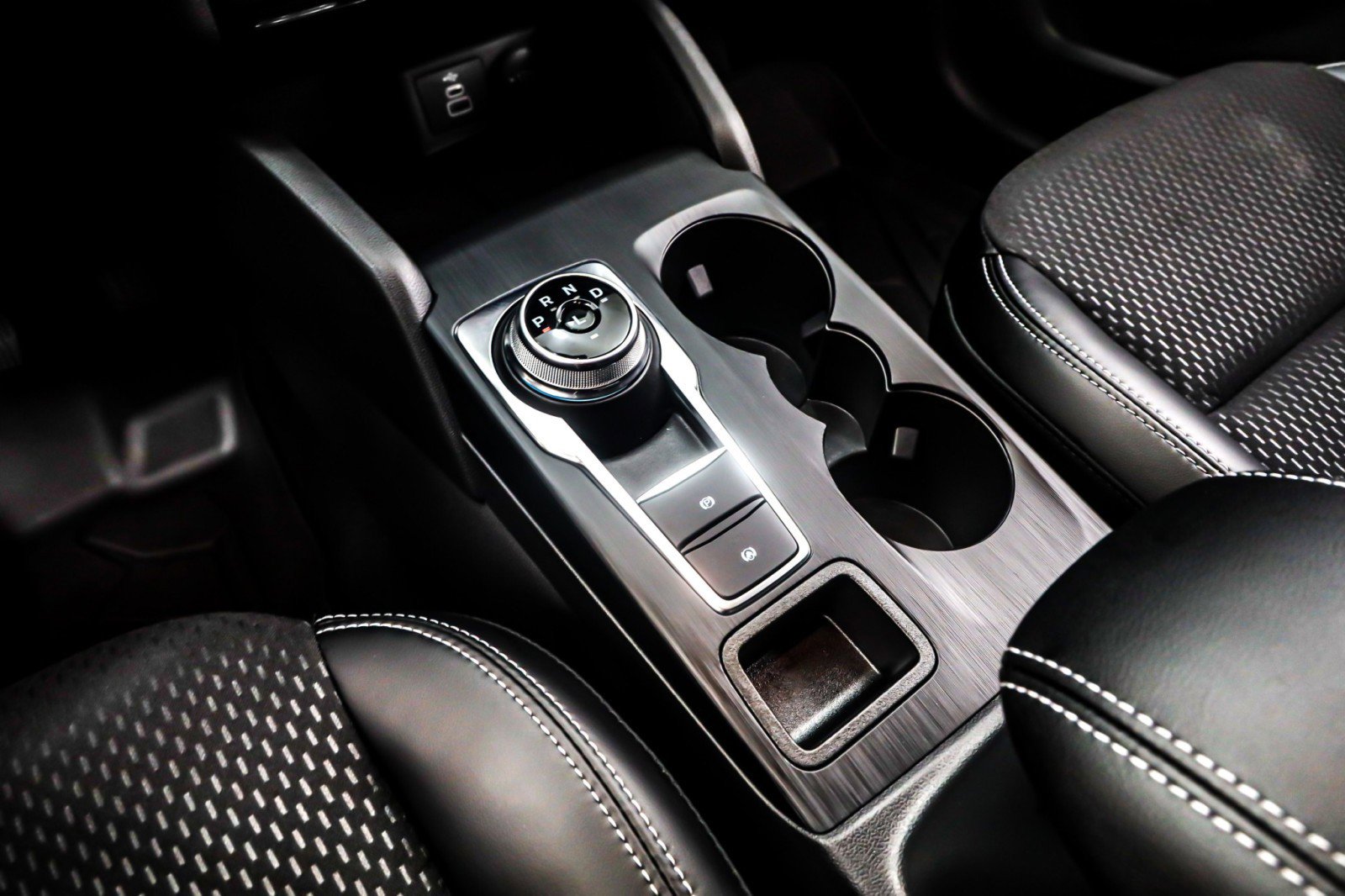 Used 2025 Ford Escape SE w/ Class II Trailer Tow Package image 6