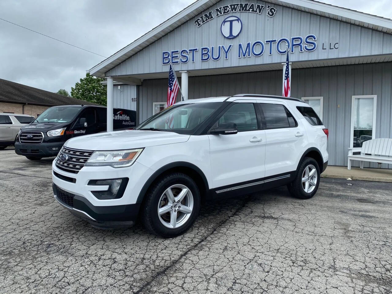 Used 2016 Ford Explorer XLT w/ Equipment Group 201A AWD/4WD image 32