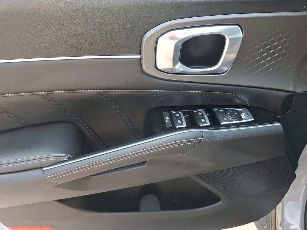 Used 2023 Kia Sorento SX FWD image 13