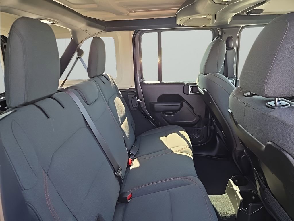 Used 2026 Jeep Wrangler Unlimited Rubicon AWD/4WD image 16