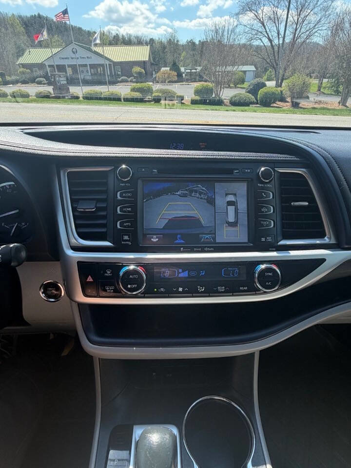Used 2018 Toyota Highlander Limited Platinum image 17
