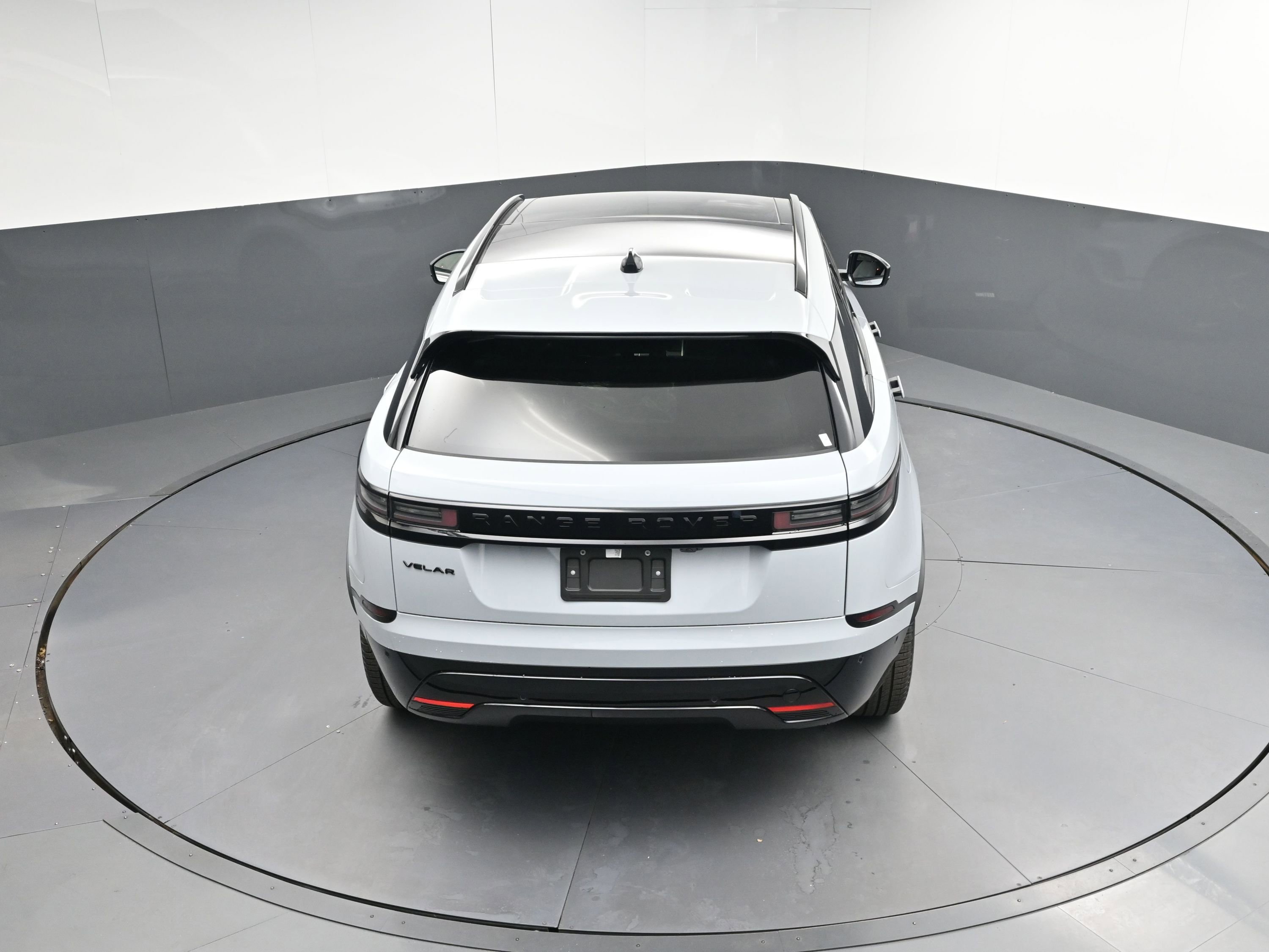 New 2026 Land Rover Range Rover Velar Dynamic SE image 33