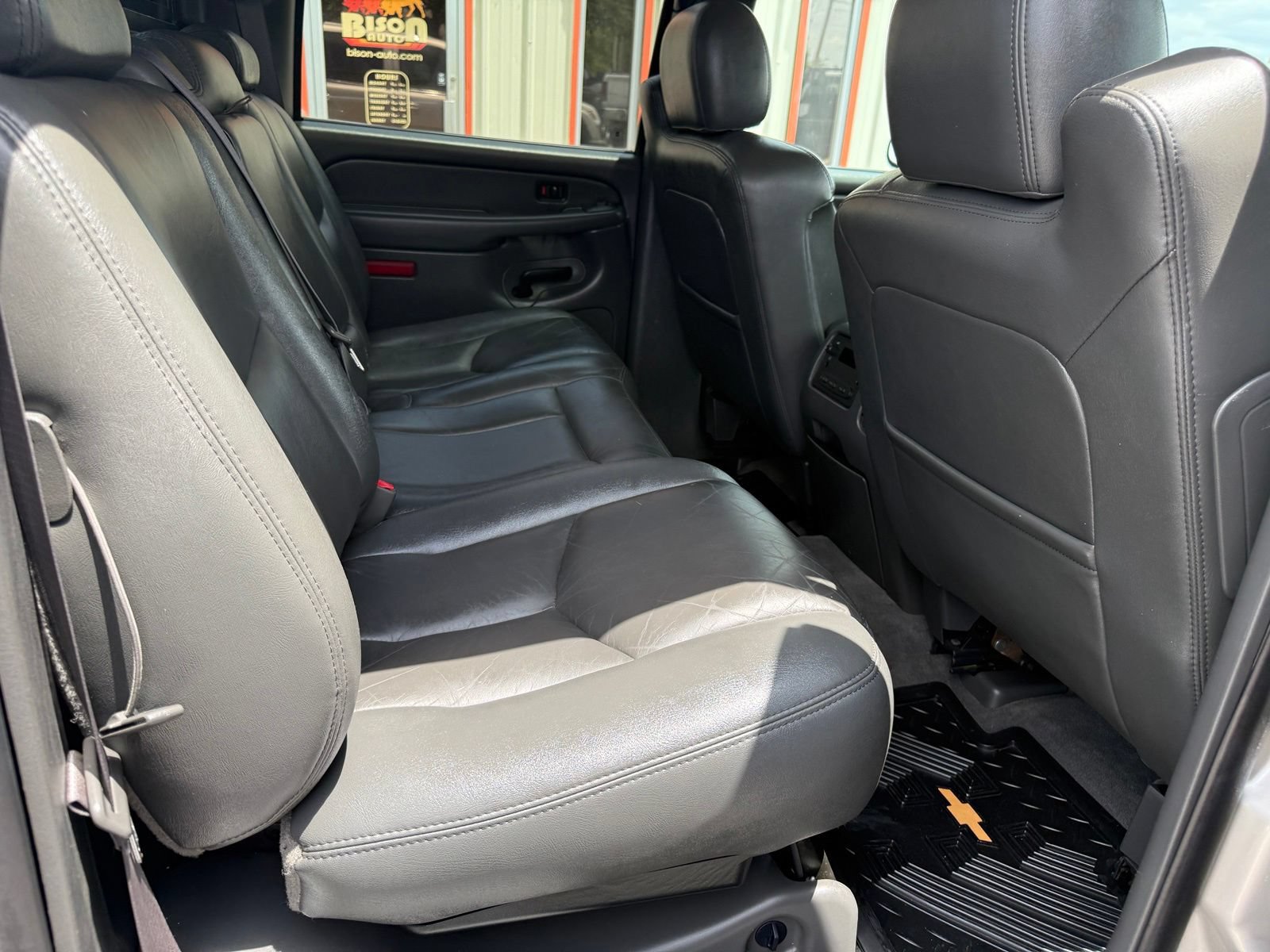 Used 2004 Chevrolet Avalanche 2500 w/ Preferred Equipment Group AWD/4WD image 15