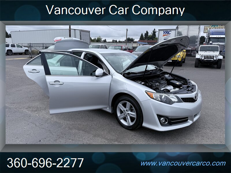 Used 2014 Toyota Camry SE FWD image 29