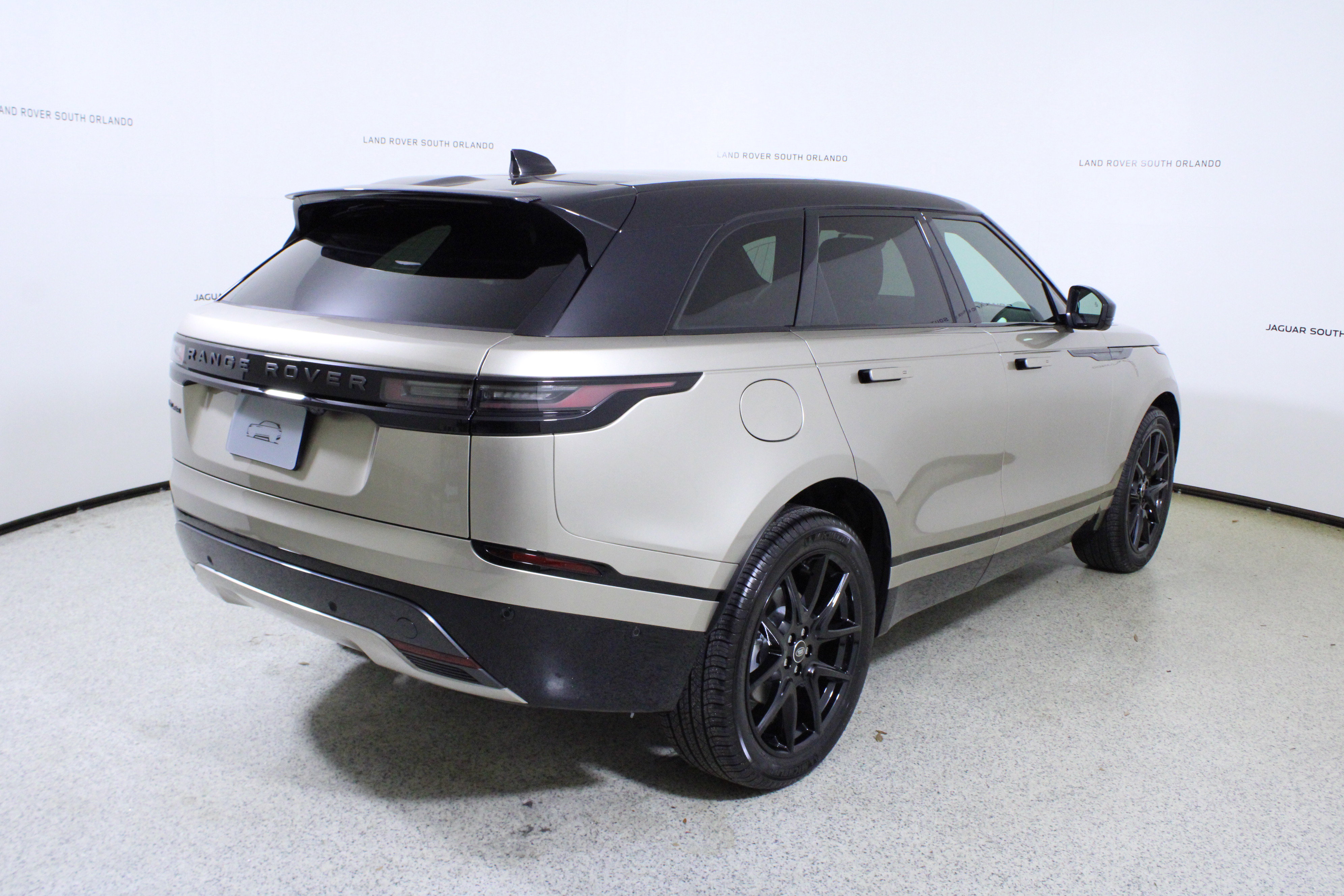 New 2026 Land Rover Range Rover Velar Dynamic SE AWD/4WD image 7